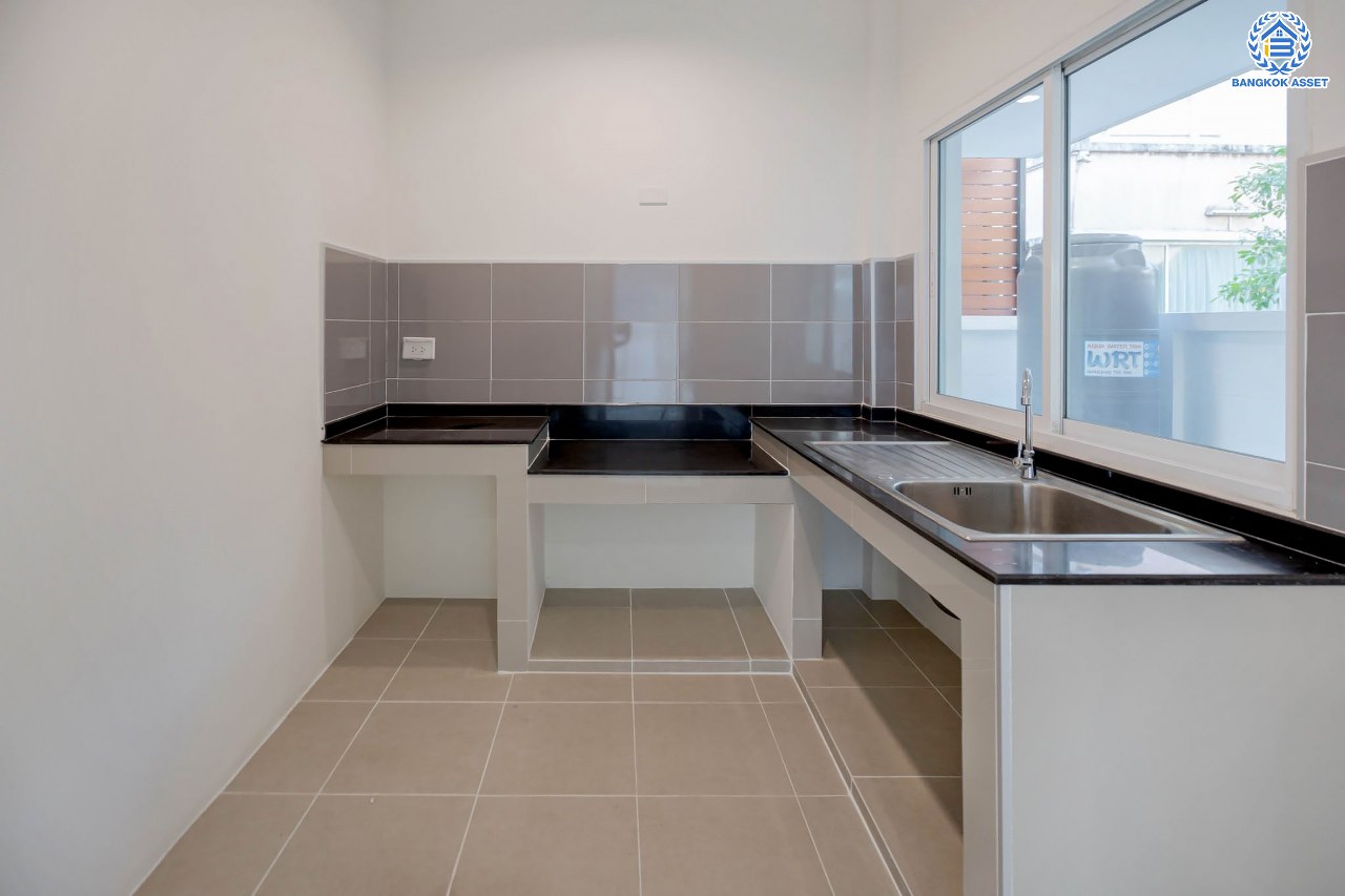 บ้านมือสองตกแต่งใหม่ โครงการ บางกอกบูเลอวาร์ด ราชพฤกษ์-พระราม5 เนื้อที่ 56 ตร.ว. บนสังคมคุณภาพ SC Asset* ฟังก์ชันพร้อม 3 ห้องนอน 3 ห้องน้ำ จอดรถได้ 2 คัน บนทำเลติดถนนราชพฤกษ์ ใกล้วงเวียนพระรามห้า, ทางด่วนศรีรัช และเพียง 10 ถึงรถไฟฟ้า "สถานีบางรักใหญ่"